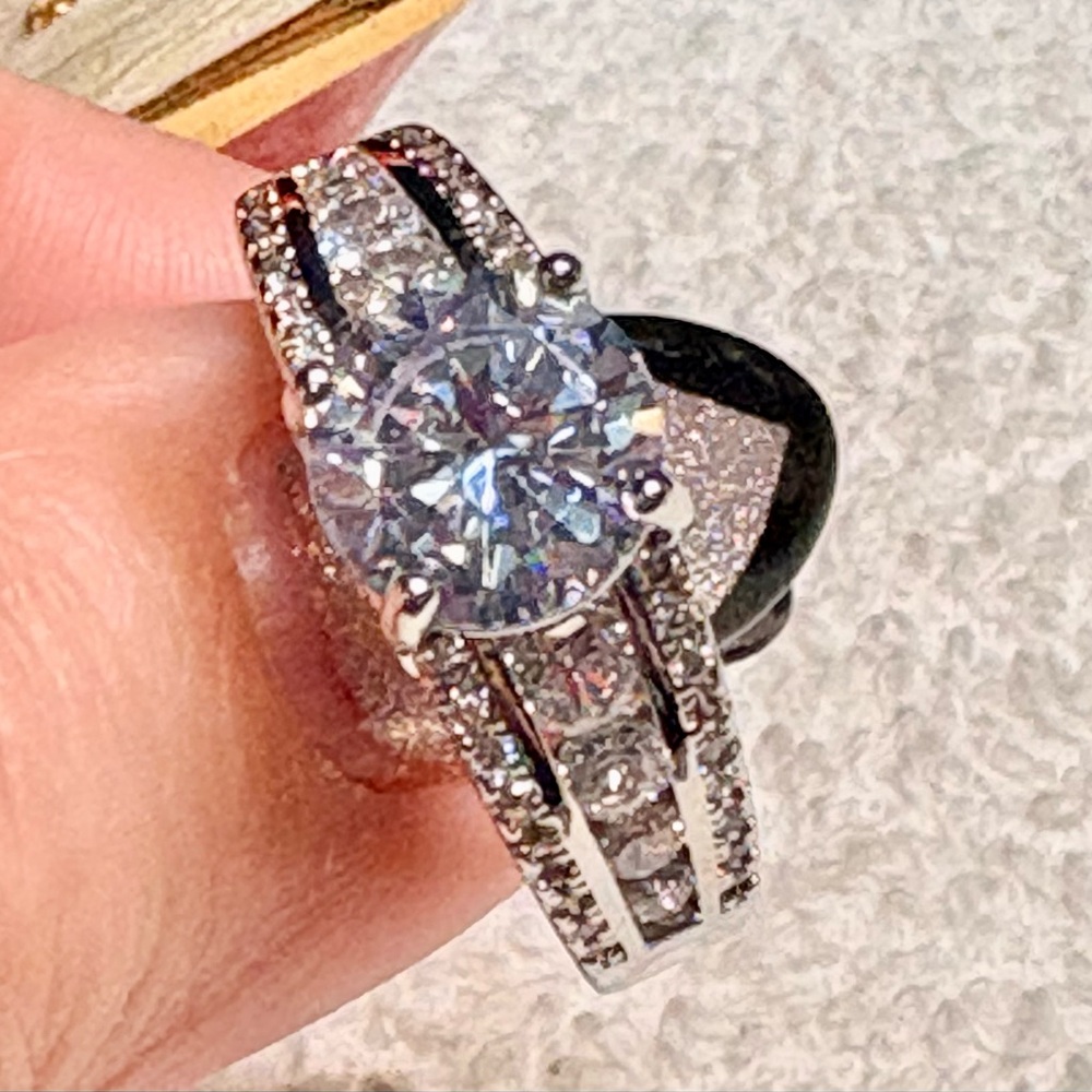 Elegant Silver and Women's Ring - Picture 9 of 12
